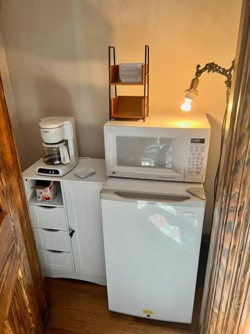 Peaceful Easy Feelings - King Sized Bed - Sleeps 2 Apartment Lynchburg Bagian luar foto