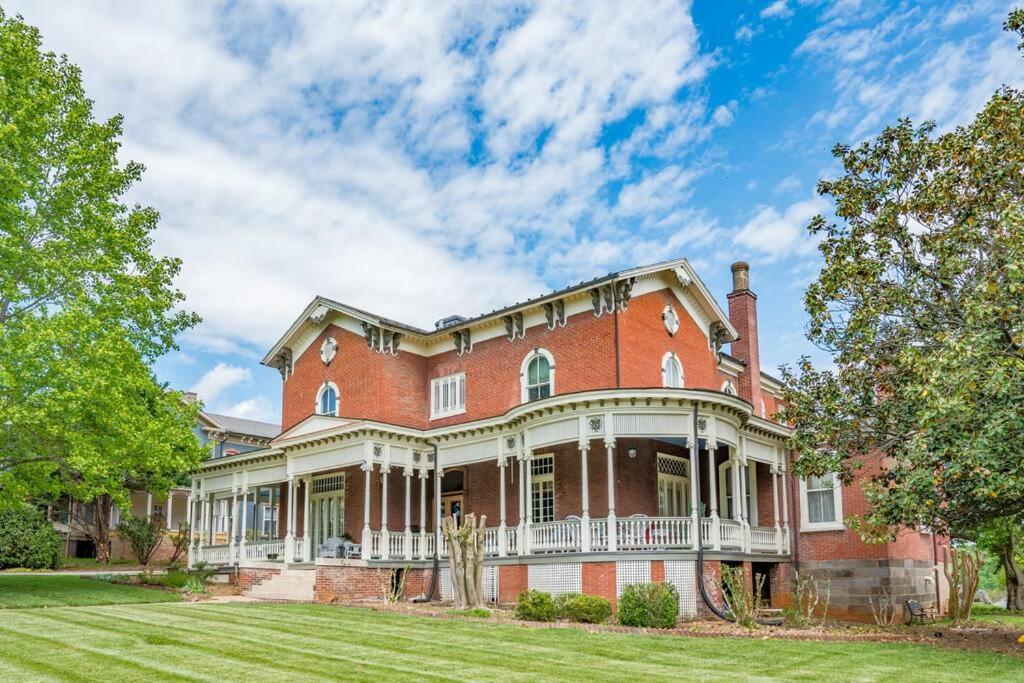 Peaceful Easy Feelings - King Sized Bed - Sleeps 2 Apartment Lynchburg Bagian luar foto